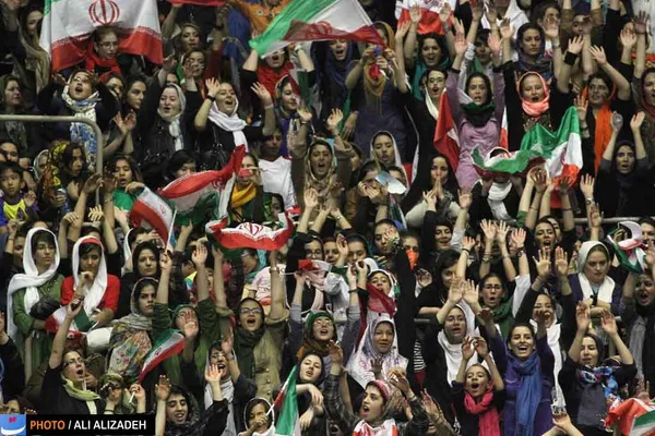 تصاویر آخرین حضور بانوان در ورزشگاه آزادی در جریان بازی ایران و ژاپن-18 شهریور 1391