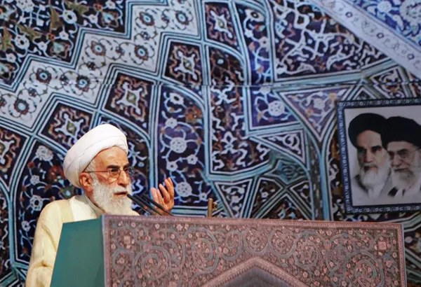 آیت الله احمد جنتی در حال ایراد خطبه های نماز جمعه تهران./IRNA