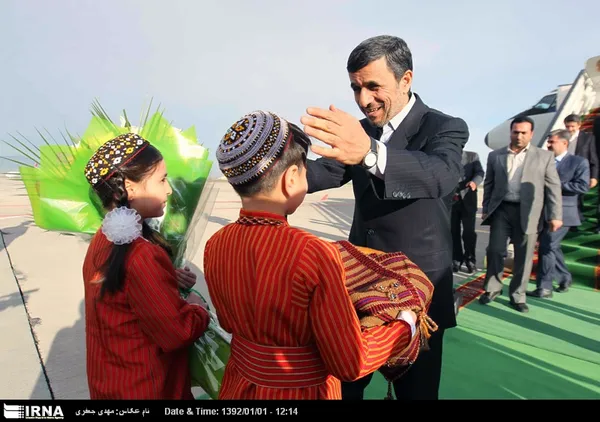 محمود احمدی نژاد ، رییس جمهور ، به منظور شرکت در چهارمین جشن جهانی نوروز که به میزبانی ترکمنستان برگزار می شود، صبح روز پنجشنبه وارد عشق آباد شد.
پنجشنبه 01-01-92
