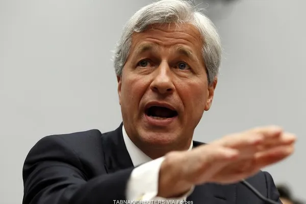 جیمی دایمن، (به انگلیسی: Jamie Dimon) (زاده ۱۳ مارس ۱۹۵۶) بازرگان و مدیر ارشد اجرایی آمریکایی است، که هم&zwnj;اکنون به&zwnj;عنوان مدیر عامل اجرایی و رییس هیئت مدیره جی&zwnj;پی مورگان چیس (بزرگترین بانک ایالات متحده بر پایه میزان دارایی) فعالیت می&zwnj;کند.