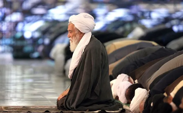 آیین عبادی ـ سیاسی نماز جمعه این هفته تهران همزمان با سالروز شهادت امام جعفر صادق(ع) به امامت آیت الله محمدعلی موحدی کرمانی در محل مصلی امام خمینی(ره) برگزار شد./IRNA
