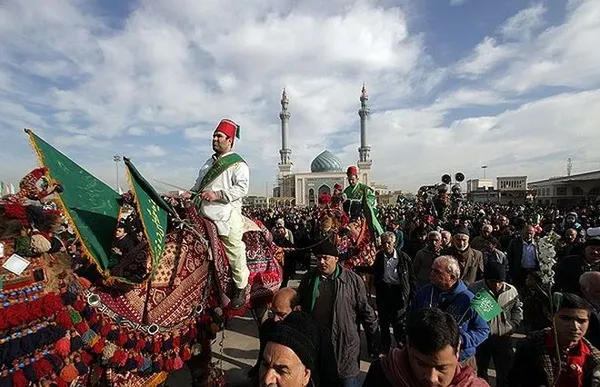 جشن سالروز ورود حضرت معصومه (س) به قم صبح پنجشنبه با حضور گسترده عاشقان اهل بیت (ع) در قم برگزار شد./FNA
