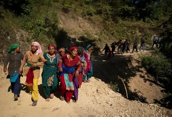 جاجارکوت، نپال
بازماندگان در مراسم تشییع جنازه کشته شدگان زلزله جاجارکوت که بیش از 100 کشته برجای گذاشت.