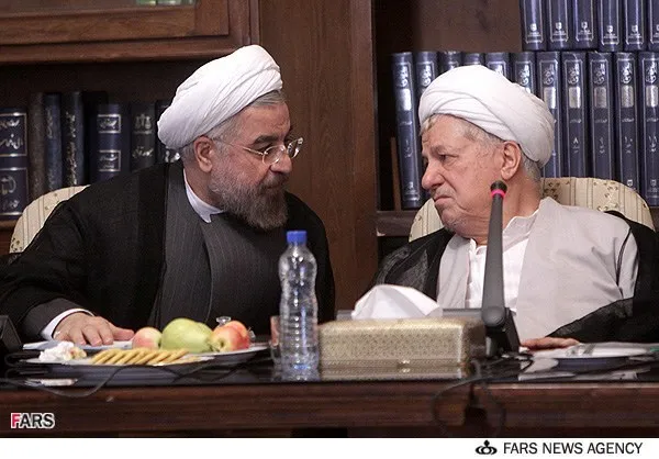 آیت الله هاشمی رفسنجانی و حجت الاسلام حسن روحانی رئیس جمهور در جلسه این هفته مجمع تشخیص مصلحت نظام که بی حضور محمود احمدی نژاد برگزار شد.
شنبه ۲۶ مرداد
