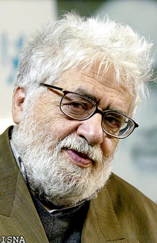 
احسان نراقی نویسنده و جامعه شناس ایرانی در بامداد روز دوازدهم آذر ماه 1391 به علت کهولت سن در منزلش در گذشت. نراقی یکی از شخصیت های پر بحث تاریخ معاصرایرانی بود که حتی ماجرای مرگش و مخالفت با تدفین وی در قطعه هنرمندان هم محل مناقشات فراوانی شد.
