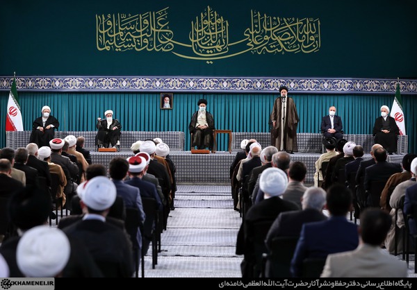 دیدار رهبری با اعضای کنفرانس وحدت