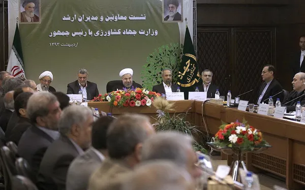 حجت الاسلام حسن روحانی رییس جمهوری روز دوشنبه با حضور در وزارت جهاد کشاورزی در نشست با محمود حجتی وزیر، معاونین و مدیران ارشد این وزارتخانه شرکت کرد/President O W
