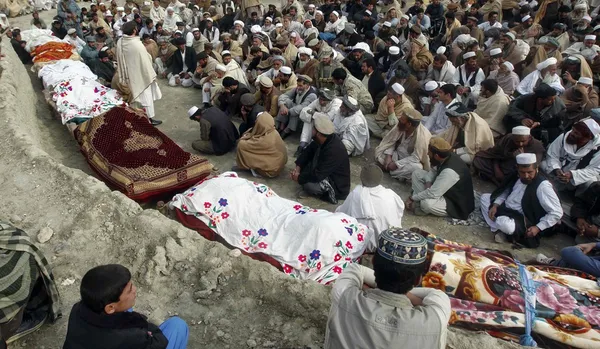 مراسم خاکسپاری کشته&zwnj;های درگیری پیرامون جلال آباد، افغانستان