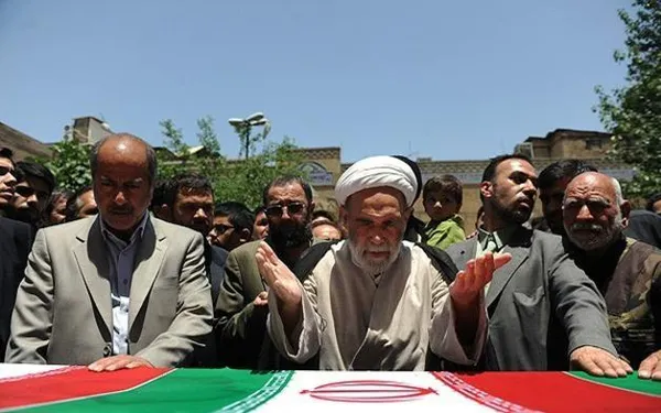 حضور در مراسم تشییع شهدای گمنام در جمع معتکفین بازار تهران