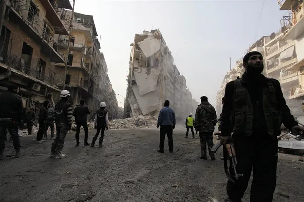 انفجار انبار مواد منفجره تروریستها توسط جنگنده های ارتش سوریه در منطقه الشعار حلب
Molhem Barakat / Reuters
