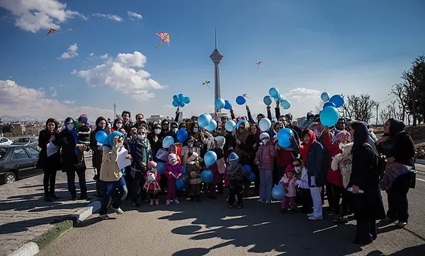 یک گردهمایی مردمی صبح جمعه در حمایت از "هوای پاک" برای کودکان در پارک پردیسان تهران برگزار شد/تسنیم
