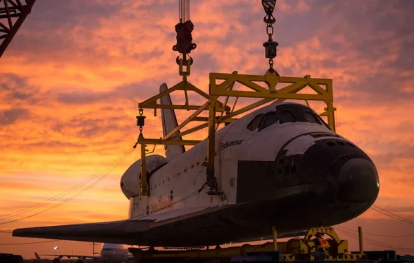 فرودگاه بین&zwnj;المللی لس آنجلس
(AP Photo/NASA, Bill Ingalls)

