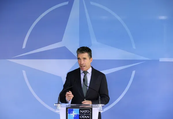 سازمان پیمان آتلانتیک شمالی، ناتو، روز چهارشنبه ۲۷ فروردین گفت در واکنش به وخیم&zwnj;تر شدن بحران اوکراین، می خواهد نیروهای هوایی، دریایی، و زمینی خود را در اروپای شرقی تقویت کند. به گزارش خبرگزاری فرانسه، &laquo;آندرس فوگ راسموسن&raquo;، دبیرکل سازمان ناتو پس از یک جلسه ۲۸ عضو این سازمان گفت که &laquo;امروز بر سر یک مجموعه از اقدامات نظامی به توافق رسیدیم&raquo;. /AFP-RFE/RL
