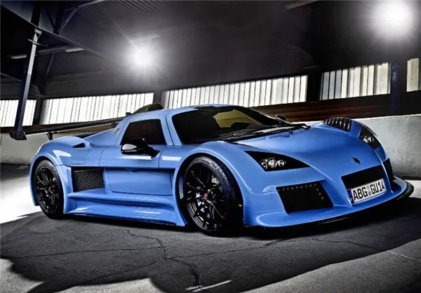 Gumpert Apollo  آلمانی سرعت 360 کیلومتر در ساعت و شتاب از صفر به 100 در 3 ثانیه.