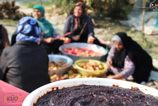 رب انارگیری زنان روستایی به صورت نمادین
