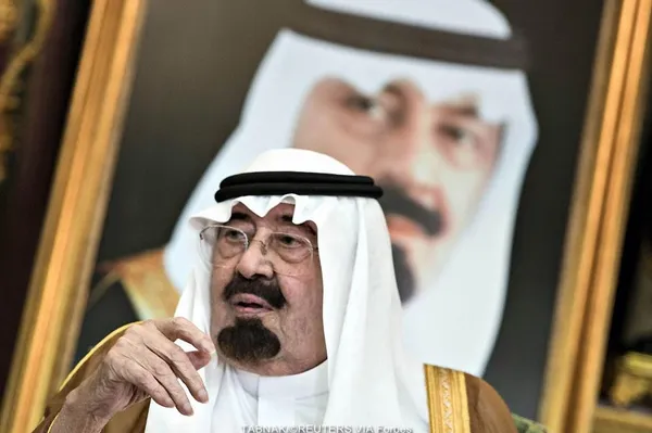 ملک عبدالله بن عبدالعزیز، ششمین پادشاه عربستان سعودی و دهمین فرزندِ عبدالعزیز آل سعود، بنیانگذار عربستان جدید است. وی به تاریخ اول اوت ۱۹۲۴ میلادی (۱۰ مرداد ۱۳۰۳ خورشیدی) در شهر ریاض متولد شد. ملک عبدالله پس از مرگ برادرش فهد بن عبدالعزیز، و از تاریخ اول اوت ۲۰۰۵ به&zwnj;مدت (۹ سال) پادشاه عربستان است.