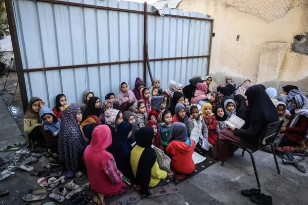 رفح، غزه ـ کودکان آواره فلسطینی در کلاس قرآن در مدرسه بیر السباء در رفح 