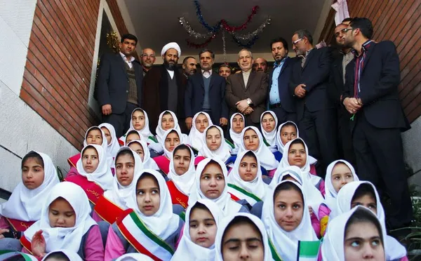 علی اصغر فانی وزیر آموزش و پرورش صبح شنبه در جریان سفر به قرچک، دو مدرسه روستایی در روستاهای صالح آباد و داود آباد را افتتاح کرد./MNA
