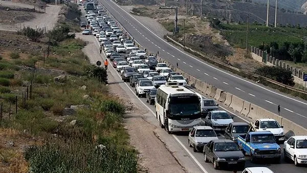 محورهای هراز، کندوان و چالوس در آخرین روز از تعطیلات عید سعید فطر، شاهد ترافیک سنگین بود./FARS
