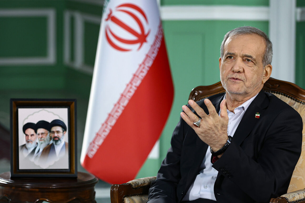 پزشکیان: از ۱۳ نفر از اعضای شعام ۱۲ نفر موافق تفاهم‌نامه بودند/آمریکا به تعهداتش پایبند نبود، تفاهمنامه بهم خورد