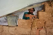 عکس: تلاش فلسطینیان برای بازسازی غزه با آجر گلی