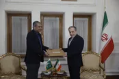 گمانه زنی درباره محتوای «نامه ویژه» پاکستان به رهبر انقلاب؛ «راهکار نوین مالی» برای باز کردن گره مذاکرات