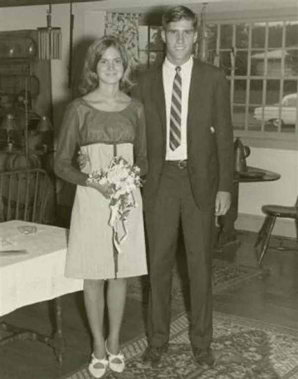 1970
میت رامنی و همسرش آن
REUTERS/Romney for President
