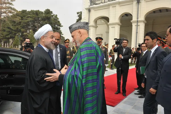 رئیس جمهور برای شرکت در چهارمین دوره جشن جهانی نوروز در افغانستان، وارد کابل شد و مورد استقبال رسمی کرزای قرار گرفت. /President O W S
