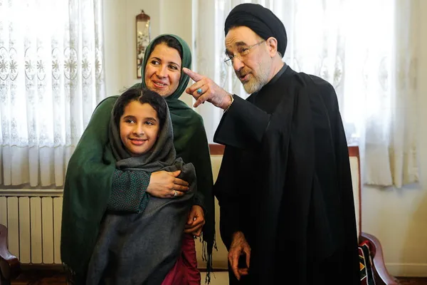 حضور سیدمحمد خاتمی در جمع خانواده شهید تندگویان
