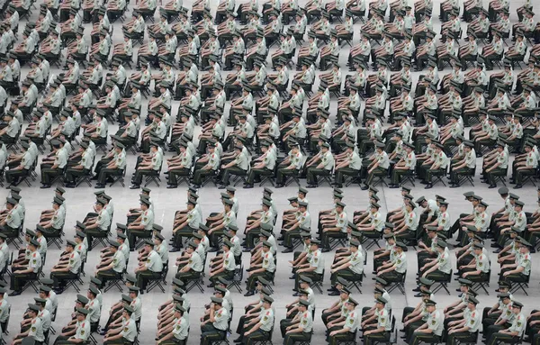 شرکت بیش از ۱۰۰۰ پلیس در جلسه تمرین در نانجینگ، استان جیانگ سو/China Daily via Reuters