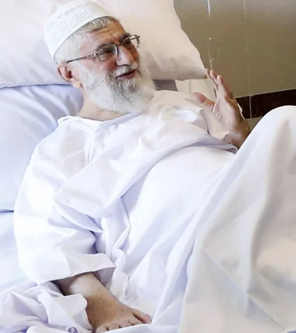 حضرت آیت الله خامنه&zwnj;ای، رهبر معظم انقلاب در روز دوم بستری پس از عمل جراحی در یکی از بیمارستان&zwnj;های تهران. /Leader O. W
