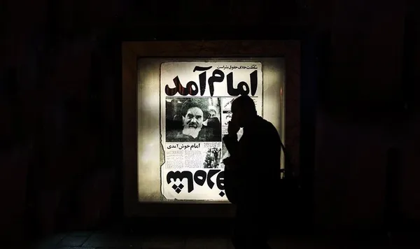 خیابان&zwnj;های تهران در سی و ششمین سالگرد پیروزی انقلاب اسلامی با نمادهایی از انقلاب تزیین شده است. /IRNA