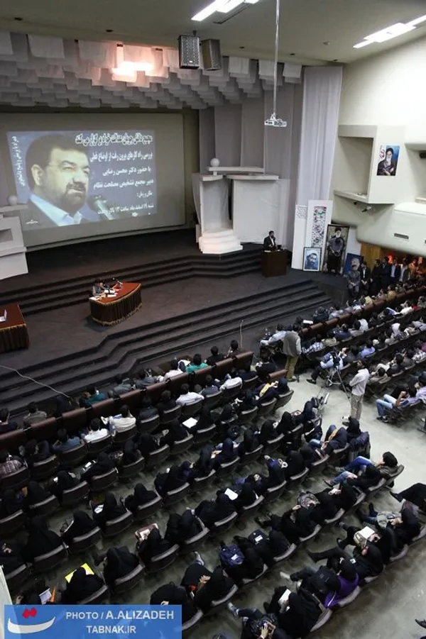 حضور پر شور دانشجویان دانشگاه باهنر کرمان در جلسه پرسش و پاسخ محسن رضایی