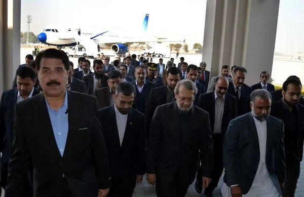 علی لاریجانی رییس مجلس شورای اسلامی در نخستین روز سفر به پایتخت پاکستان، با روسای مجالس ملی و سنای این کشور دیدار کرد./IRNA
