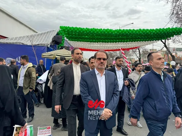 حضور ذبیح&zwnj;الله خداییان رئیس سازمان بازرسی کل کشور در راهپیمایی ۲۲ بهمن 
