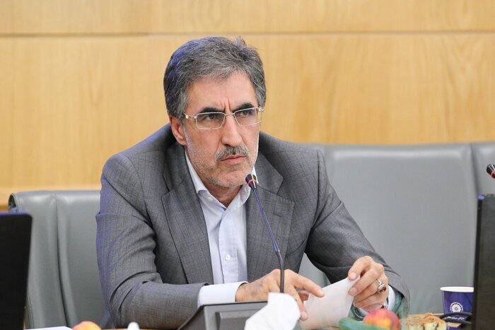 بانک مرکزی چرخ تولید و صادرات را قفل کرده است / ۱۰ سال حبس معادن در دست برخی بهره‌برداران / خودرو را با هر قیمت و کیفیتی به مردم فروختند