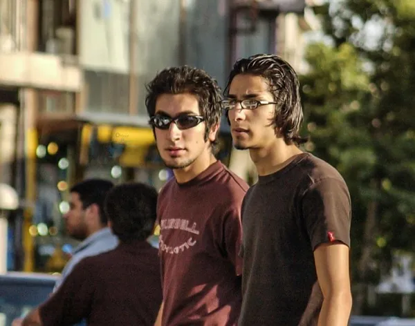 دو پسر در تهران، سال ۱۳۸۲