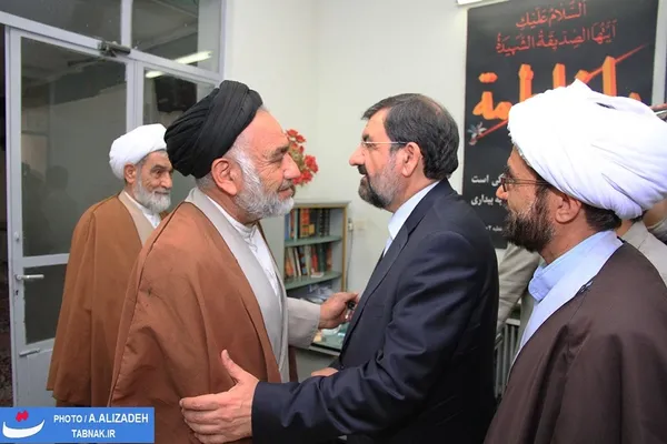 دکتر محسن رضایی در بدو ورود به کاشمر با حجت&zwnj;السلام یعقوبی امام جمعه کاشمر و سایر روحانیون این شهر دیدار کرد