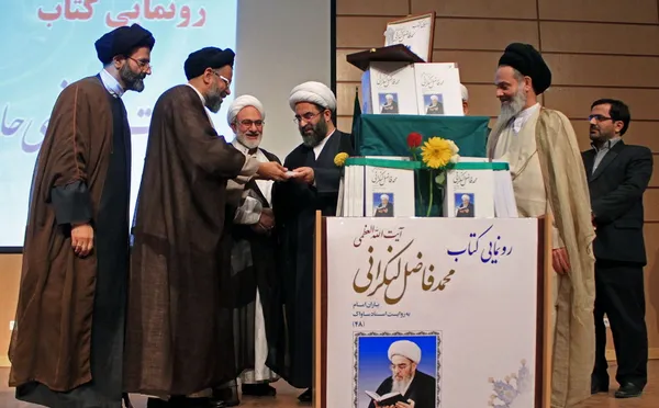 مراسم رونمایی از کتاب &laquo;آیت الله فاضل لنکرانی به روایت ساواک&raquo; امروز (پنجشنبه) با حضور سید محمود علوی وزیر اطلاعات در قم برگزار شد./این اثر ۴۸امین جلد از کتاب های یاران امام به روایت اسناد ساواک است که توسط وزارت اطلاعات به چاپ رسیده است./IRNA
