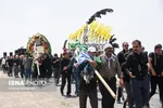 عزا