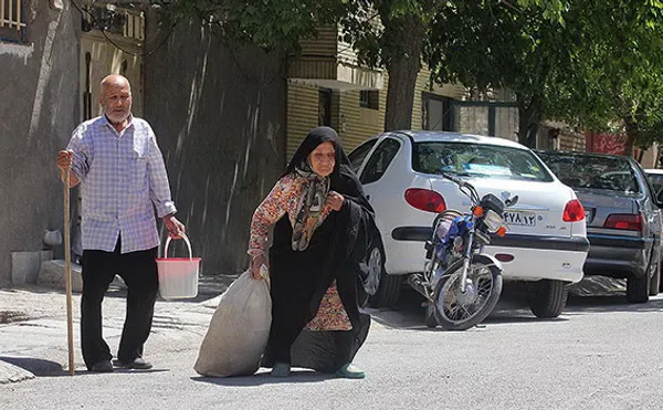 همزمان با ماه مبارک رمضان سبد خشکبار ومواد غذایی به همت خیرین بین اقشار کم درآمد و اتباع افغان ساکن مشهد توزیع شد./MEHR
