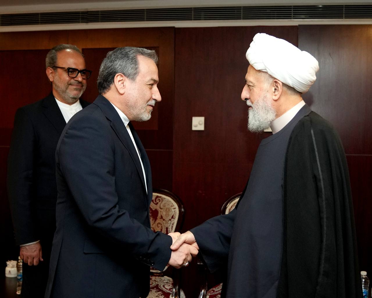 دیدار شیخ علی الخطیب، نایب رئیس مجلس اعلای اسلامی شیعیان لبنان با سید عباس عراقچی وزیر امور خارجه دیدار شیخ علی الخطیب، نایب رئیس مجلس اعلای اسلامی شیعیان لبنان با سید عباس عراقچی وزیر امور خارجه