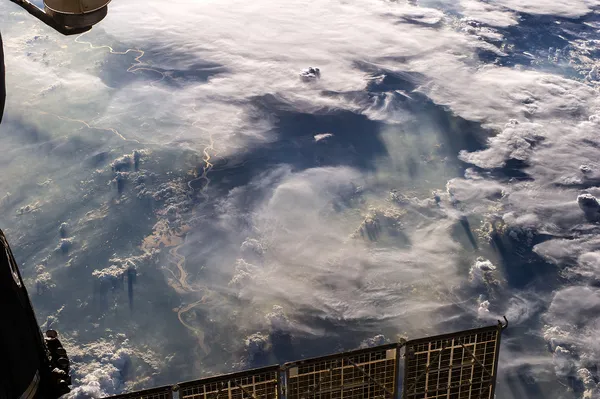 نگاهی به ابرها و رودخانه های خروشان بنگلادش از ایستگاه فضایی بین المللی/NASA
