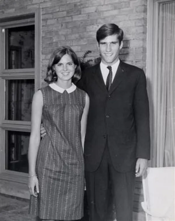 1960
میت رامنی و همسرش آن پیش از ازدواج
REUTERS/Romney for President
