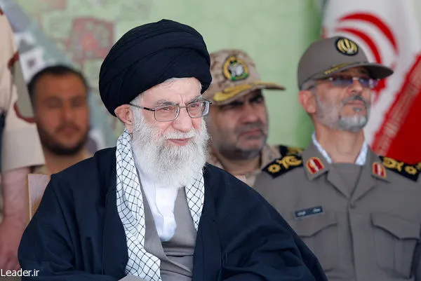 مراسم صبحگاه مشترک يگانهاي نظامي، انتظامي و بسيج استان خراسان شمالي در حضور رهبر انقلاب

21/07/91