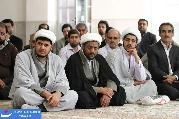 حضور دکتر محسن رضایی در مسجد جامع کاشمر (مصلای نماز جمعه شهر) و ایراد سخنرانی  و استقبال گرم روحانیون