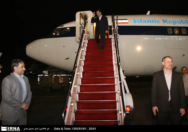 رییس جمهوری اسلامی ایران پس از شرکت در چهارمین جشن جهانی نوروز در عشق آباد پایتخت ترکمنستان، شامگاه پنجشنبه وارد تهران شد.
پنجشنبه 01-01-92
