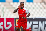 پرسپولیس از استقلال عبور کرد، به تراکتور چسبید