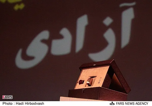 رئیس جمهور بخشی از هدایی خود را به بیست و چهارمین جشن گلریزان ستاد دیه کشور اهدا کرد.
سه شنبه ۲۵ تیر ۱۳۹۲
