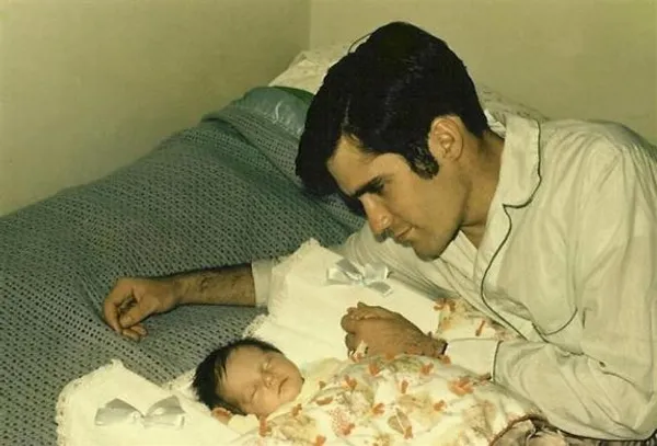 1970
میت رامنی و پسرش تگ
REUTERS/Romney for President

